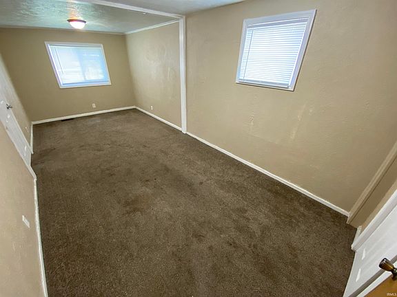 3rd image of 726 E 8th St