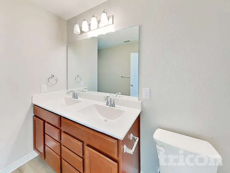 2615 Green Leaf Way — Photo 7