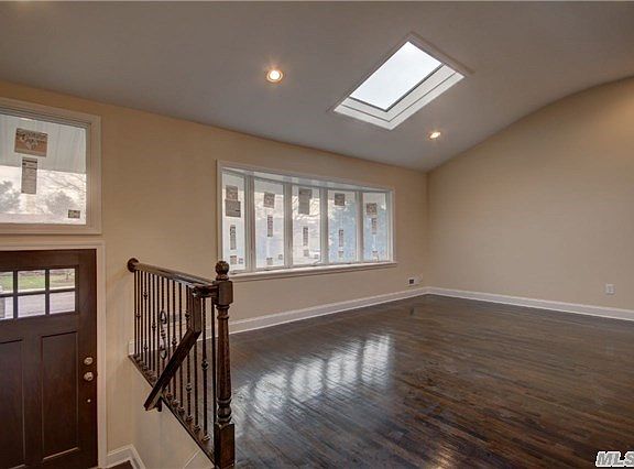 2nd image of 11 Saint Lawrence Pl
