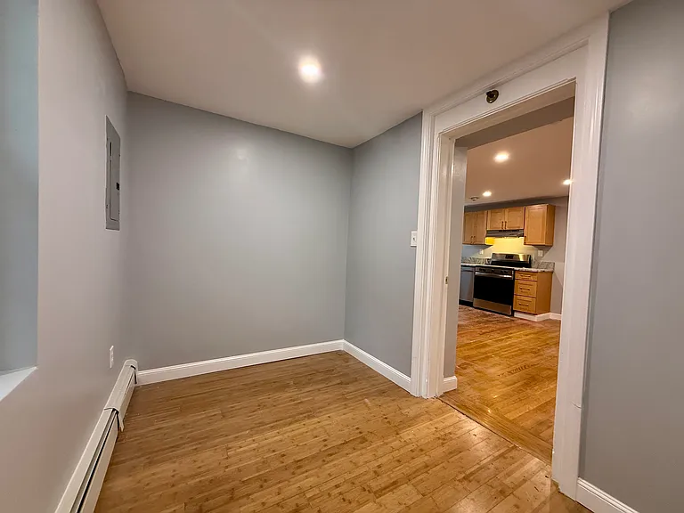 260 Hope St #1B — Photo 3