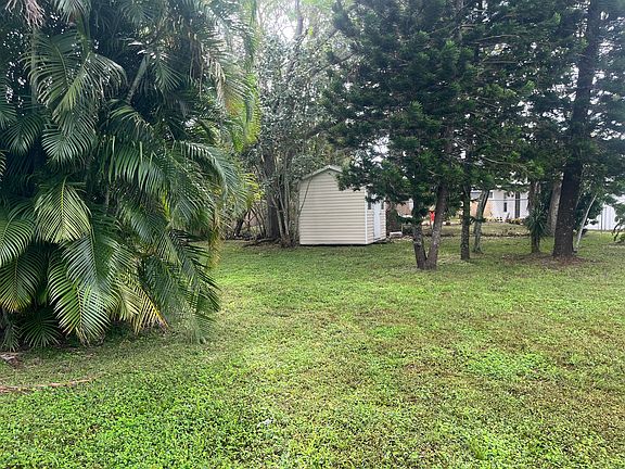 3rd image of 313 NE Floresta Dr