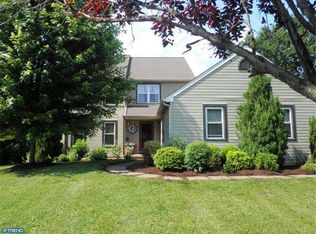 11 Stratford Dr, West Grove, PA 19390