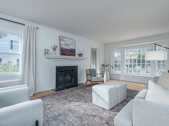 3rd image of 4104 E Hillandale Dr