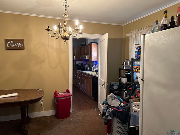 3rd image of 108 W Hughes St