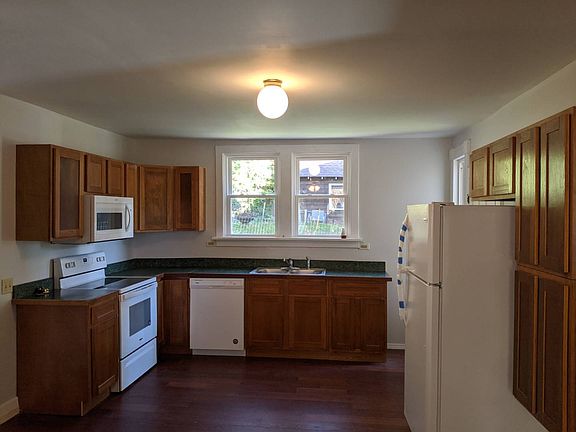 2nd image of 624 E Monroe St