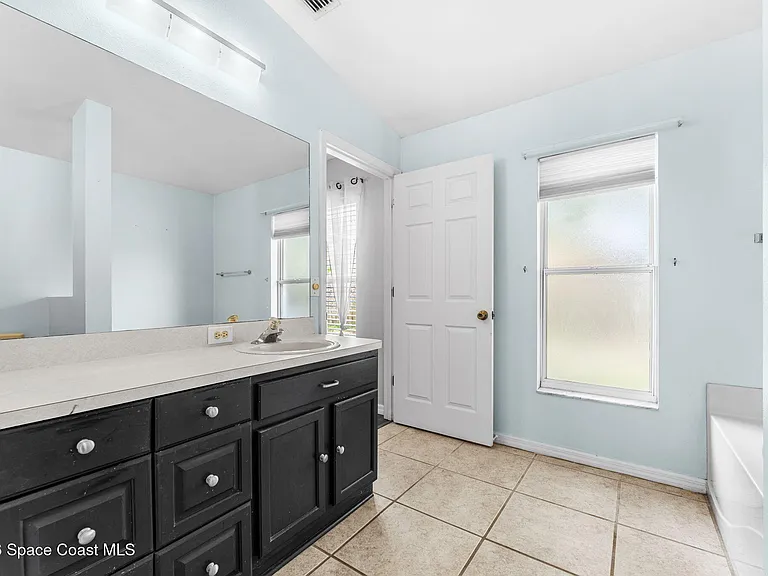 4211 Swanna Dr — Photo 34