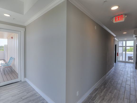 3rd image of 953 44th Ave N APT 103