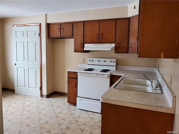 3rd image of 614 E State St #614