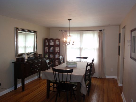 5th image of 403 Sherbrooke Ave