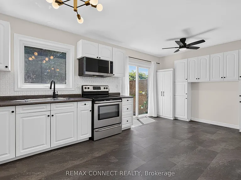 829 Cavan Ct — Photo 12