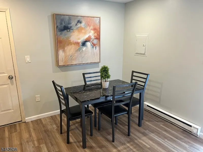 2 bed, 1.0 bath, $2,500 — Photo 4