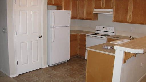 4th image of 182 NE 66th Ave