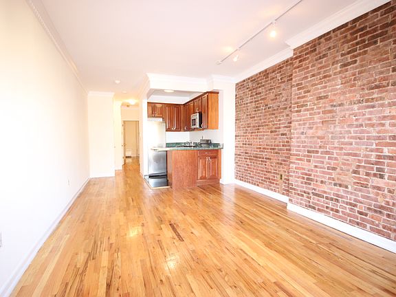 3rd image of 906 Amsterdam Ave APT 4a