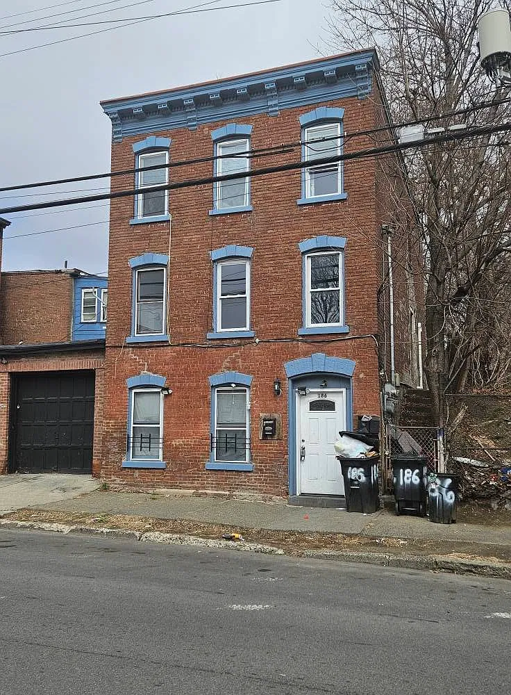 1 bed, 2160 sqft, $1,500 — Photo 3