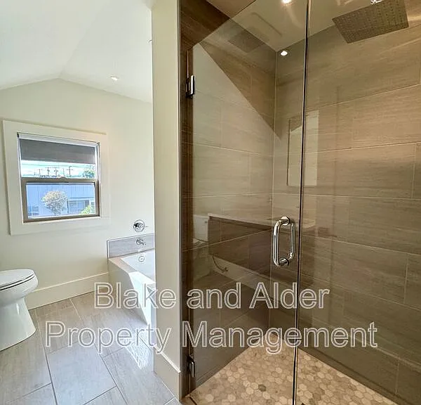 3556 NE Sandy Blvd — Photo 20