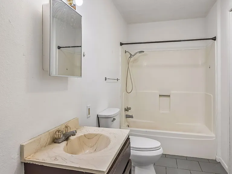 106 E 5th St #3 — Photo 21