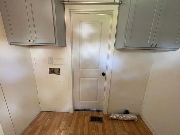 Laundry, entrance into Master bath