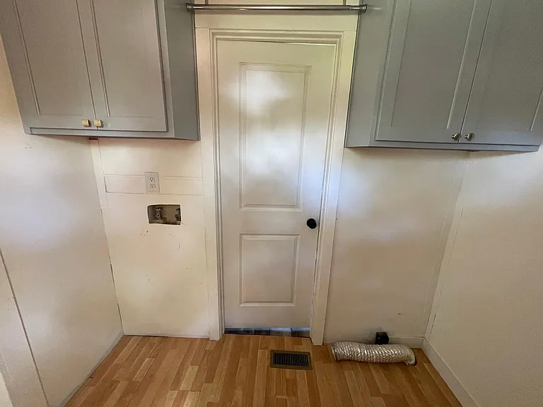 Laundry, entrance into Master bath