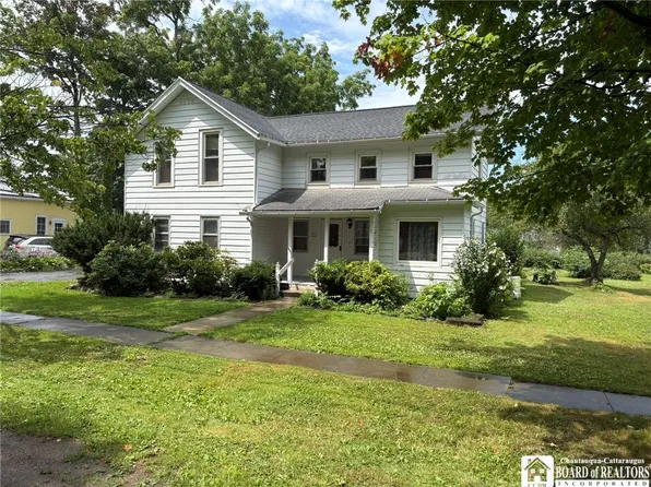 6 Eagle St, Forestville, NY 14062