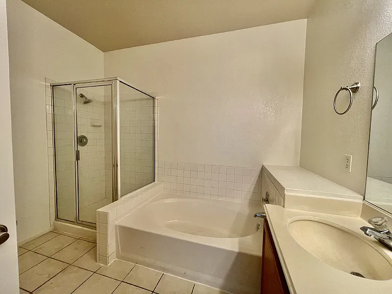 2201 Ramsgate Dr #915 — Photo 9