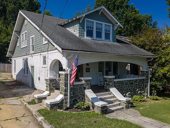 2nd image of 205 Oakridge Blvd