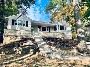 38 Cove Rd, Lake Hopatcong, NJ 07849