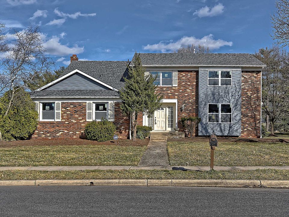 1st image of 215 Hadleigh Dr