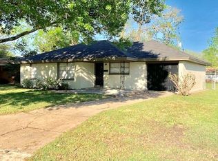405 Meadow Ln, Hitchcock, TX 77563