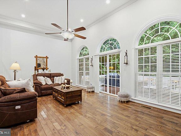 5th image of 4505 Monmouth St