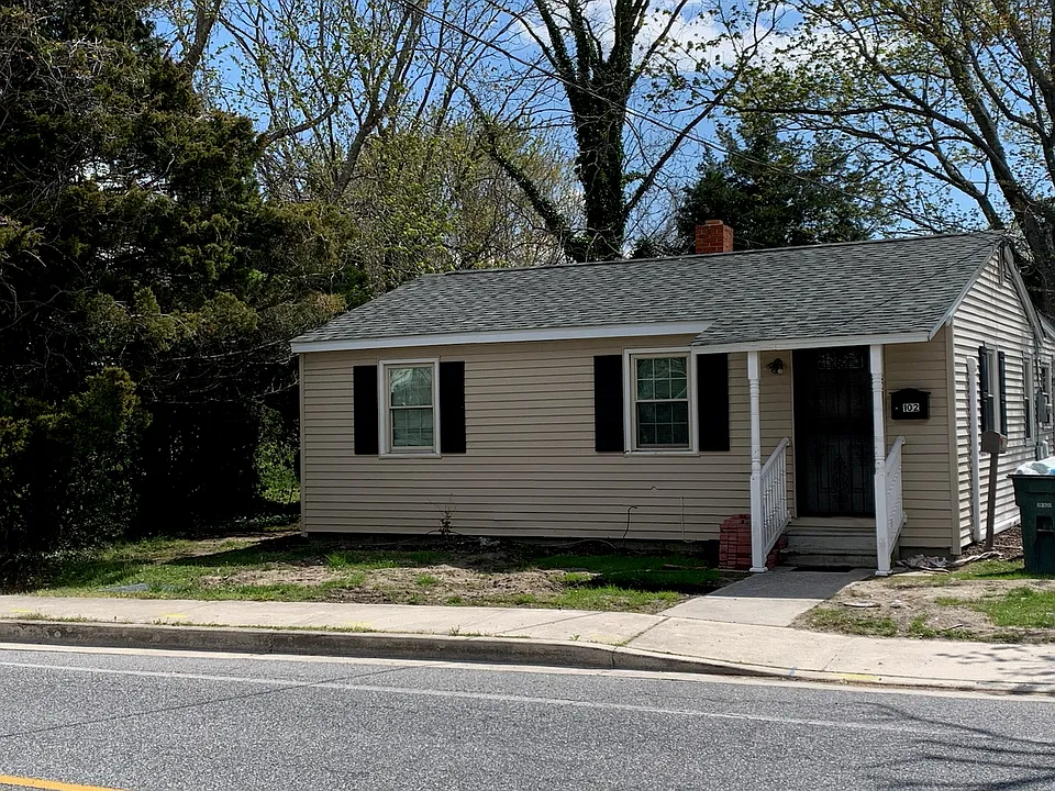 102 Flower St