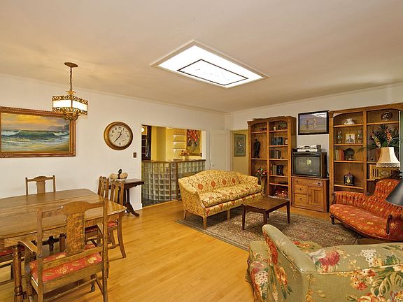2nd image of 1112 Isabella Ave