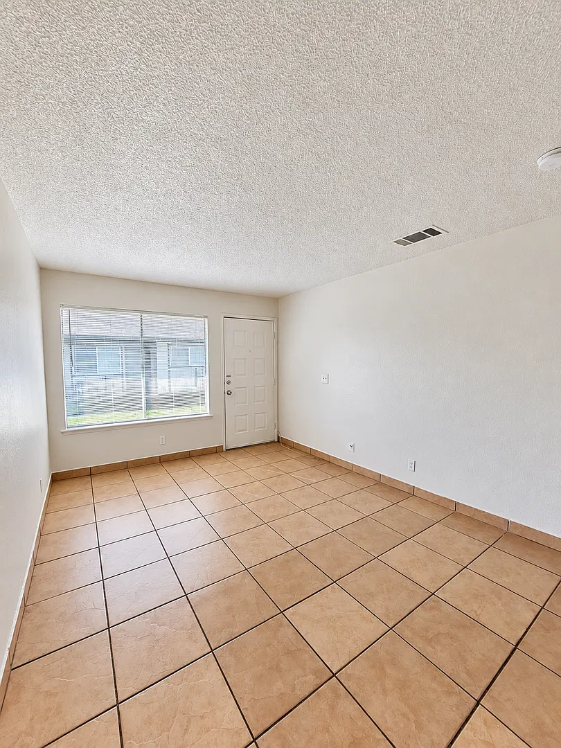 3449 N. Marks Avenue — Photo 3