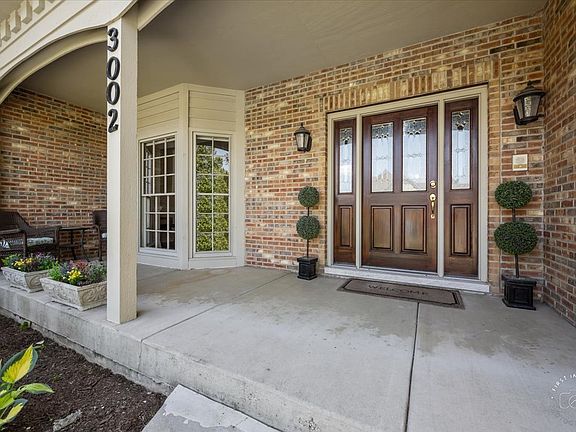 2nd image of 3002 Royal Queens Ct
