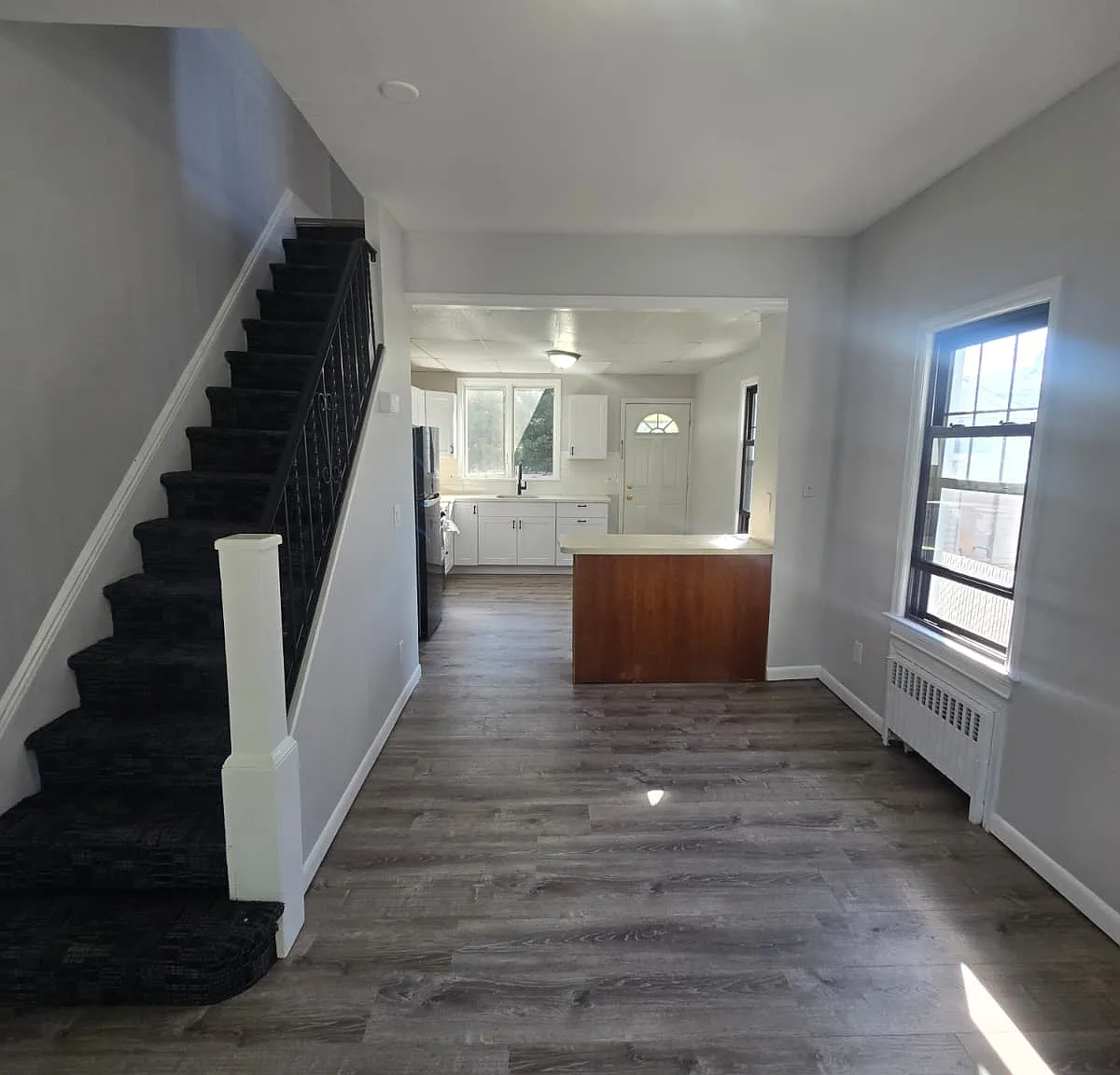 696 Worth Ave — Photo 2