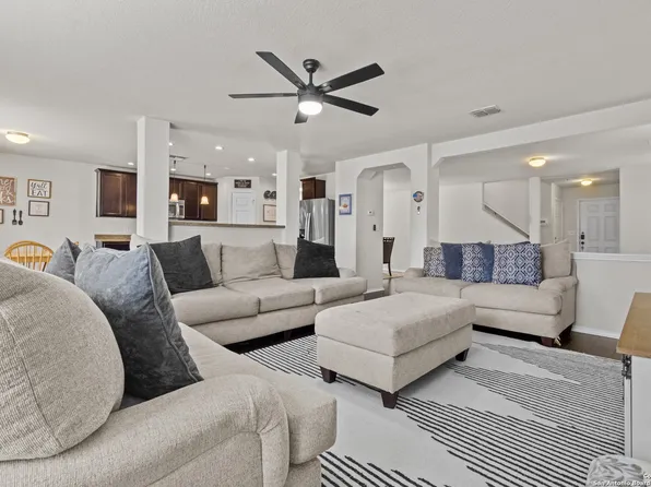 426 WALNUT CRST, Selma, TX 78154