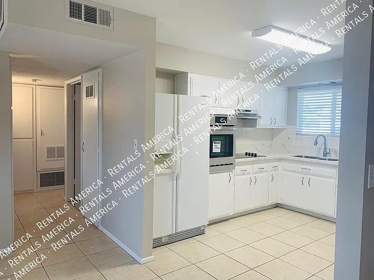 11433 N Hagen Dr — Photo 8