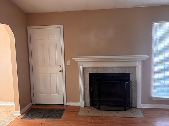3rd image of 106 Thornhedge Trl