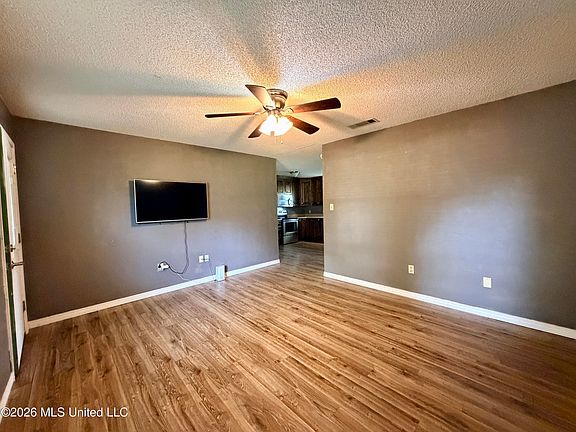 3rd image of 2261 River Rd