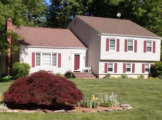 36 Dunbridge Ln, Gillette, NJ 07933