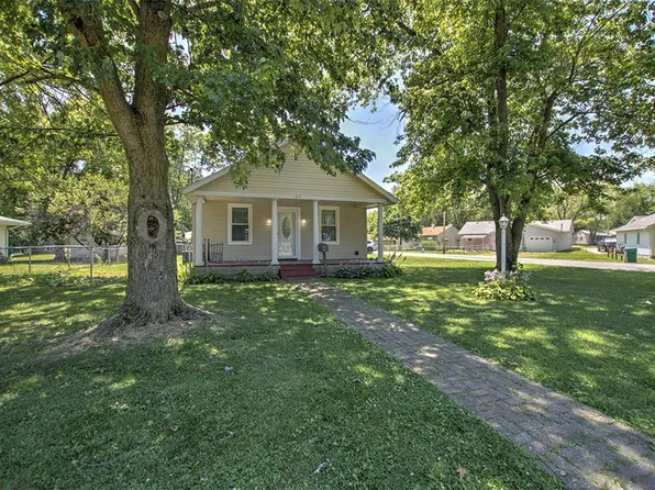 801 E 6th St, Pana, IL 62557