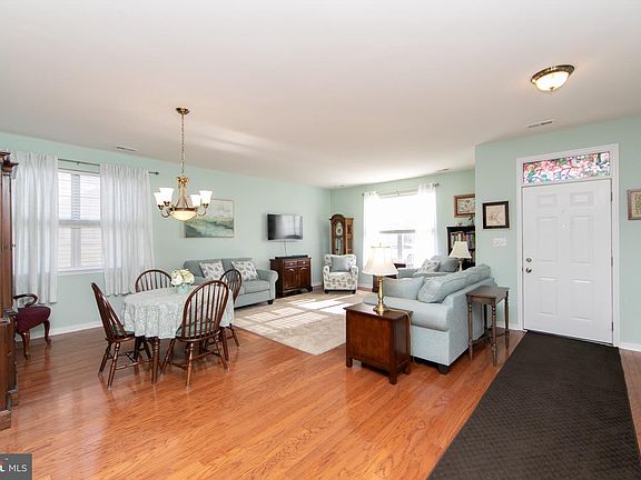 3rd image of 702 N Brooke Dr