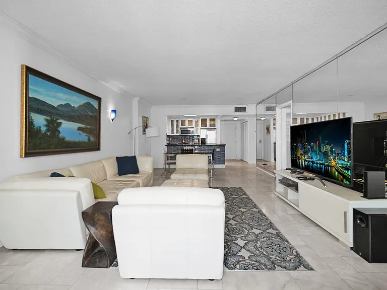 2301 Collins Ave #1015 — Photo 31