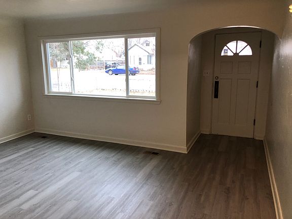 3rd image of 21 E 4th Ave