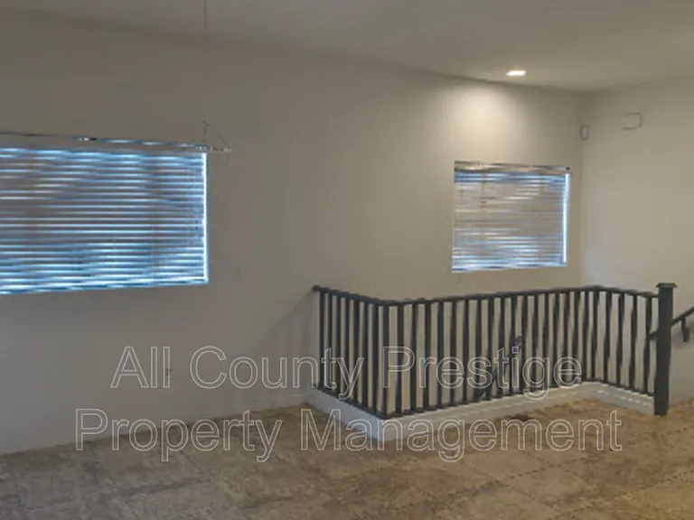 815 E Rose Ln #110 — Photo 11