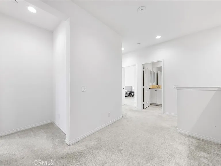117 Henson — Photo 25