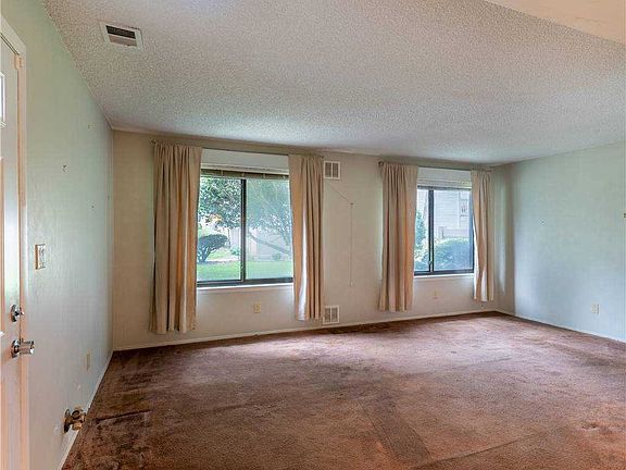 2nd image of 225 Springmeadow Dr Unit M