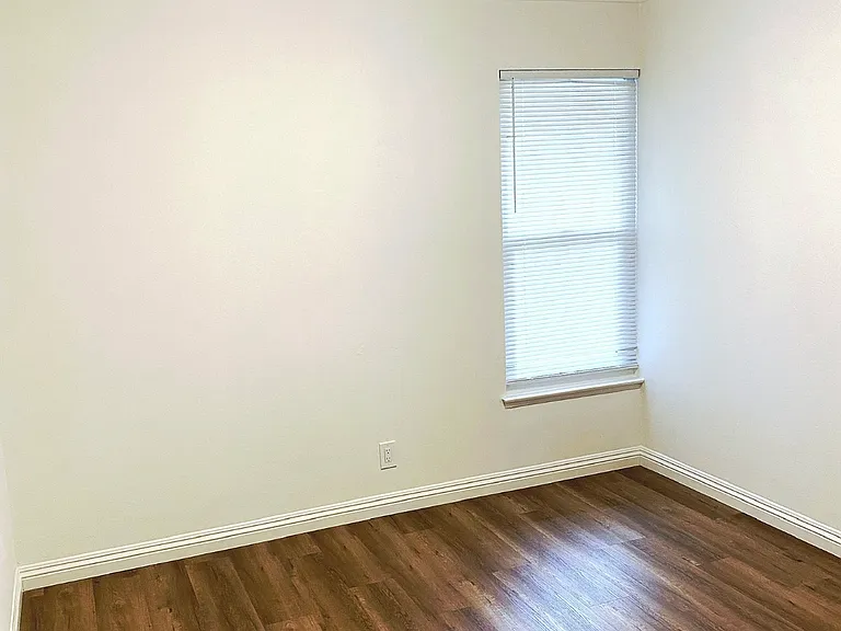1760 N Rutherford St — Photo 11