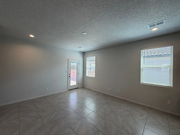 1504 Alto Colores St NW — Photo 9