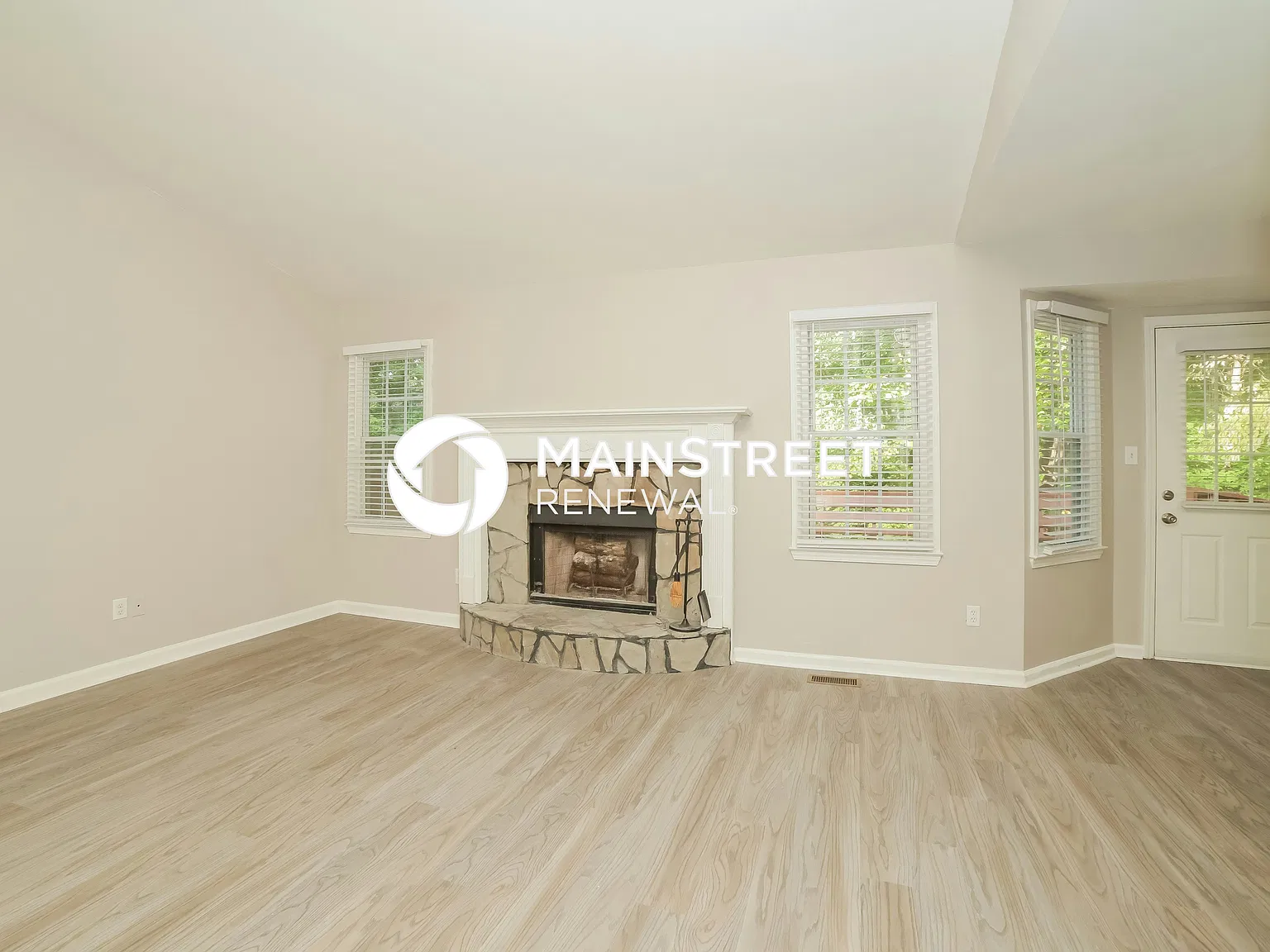 157 Amber Ln — Photo 3