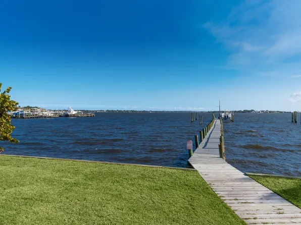 1712 NE Seahorse Pl, Jensen Beach, FL 34957